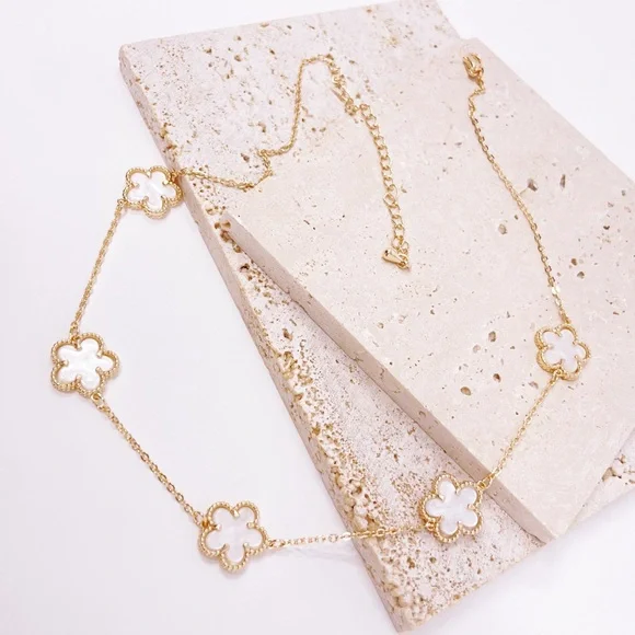 White And Gold Flower Necklace - Picture 3 of 6